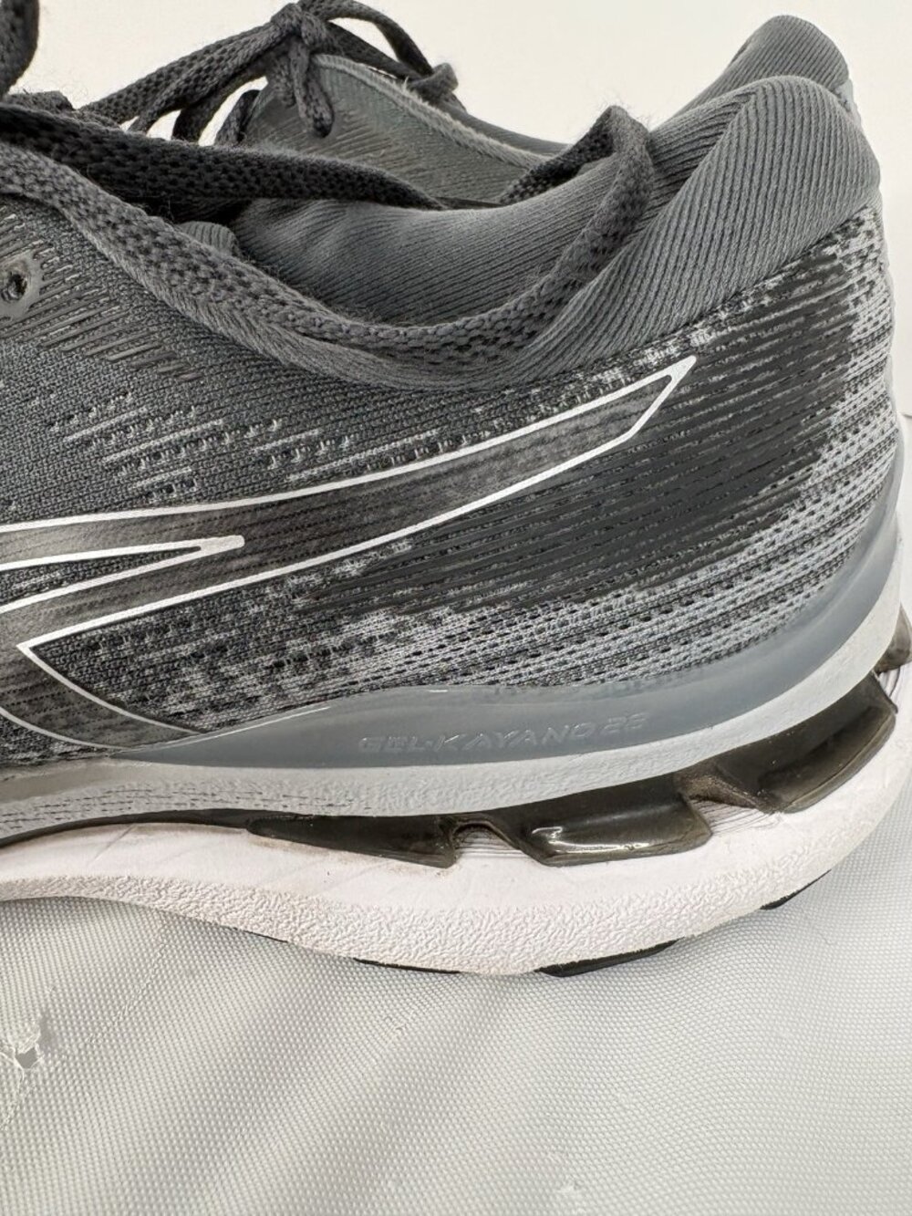 ASICS Gel Kayano 28 Men’s 10.5 Running Shoes Black Grey White Sneakers - Picture 5 of 16